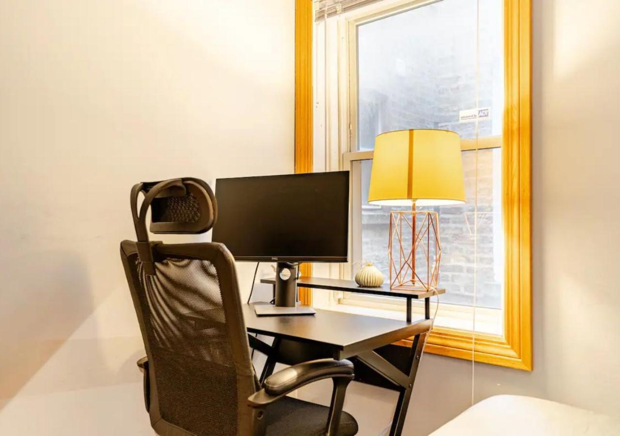 2 Bed Apt W/ Office, Free Parking, Near Wrigley شيكاغو المظهر الخارجي الصورة